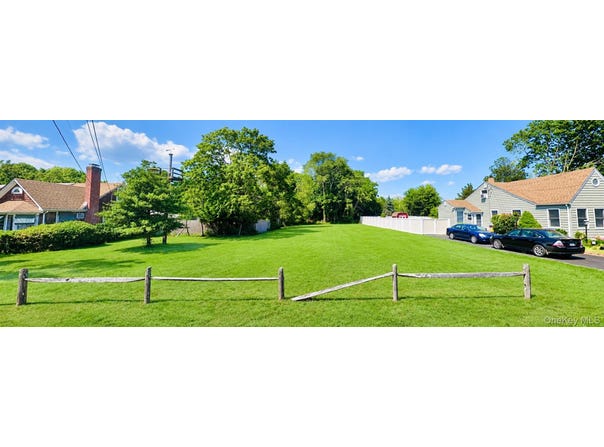 15 Jones Street, Patchogue, NY 11772