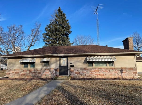 1409 Bryant Ave, Creighton, NE 68729