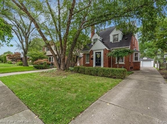 2158 Fleetwood Drive, Grosse Pointe Woods, MI 48236