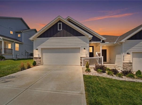 2136 SW Osage Drive, Lee's Summit, MO 64082