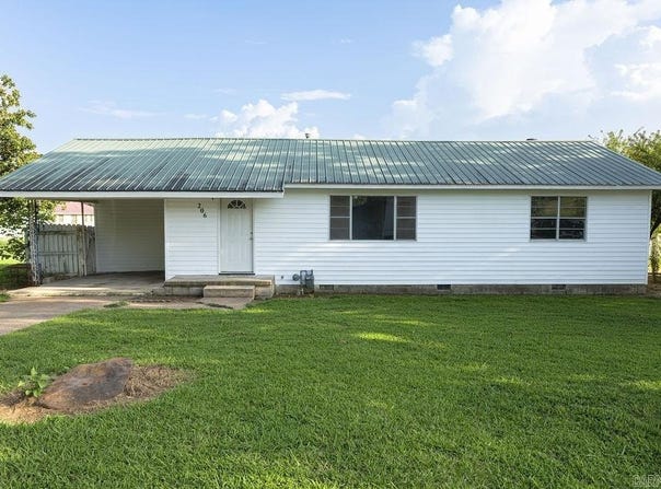 206 E Spring Street, Ola, AR 72853
