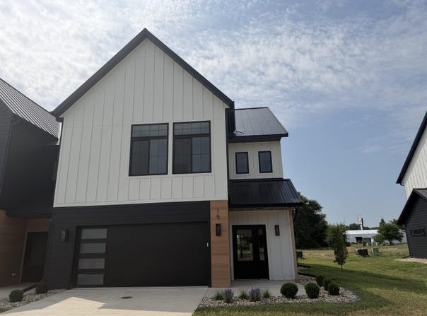 15 E Duke St., Vermillion, SD 57069