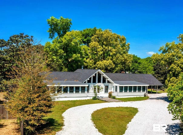 2221 Club House Drive, Lillian, AL 36549