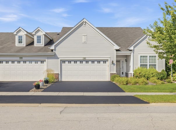 1666 Francis Drive, Pingree Grove, IL 60140