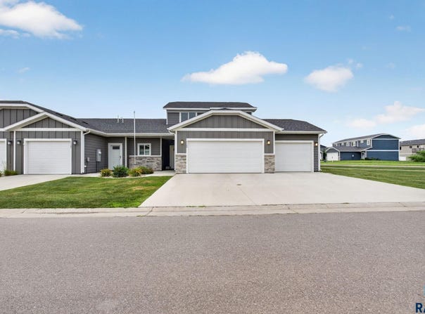 9309 W Ark Pl, Sioux Falls, SD 57106