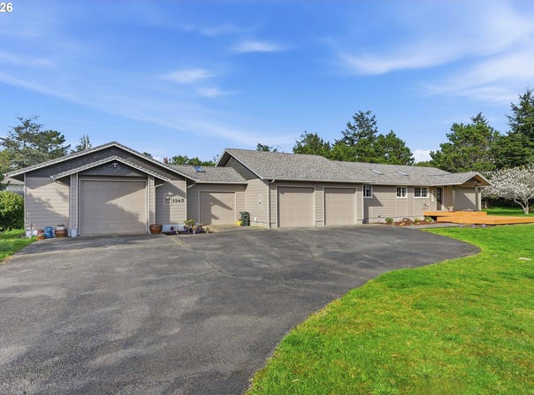 1345 SANFORD St, CoosBay, OR 97420