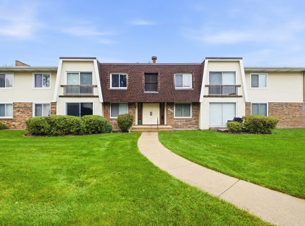 3018 Roberts Drive, Woodridge, IL 60517
