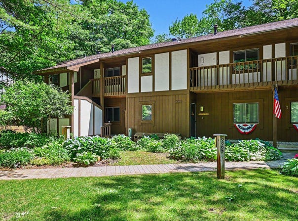 6865 Pinebrook Drive, Bellaire, MI 49615
