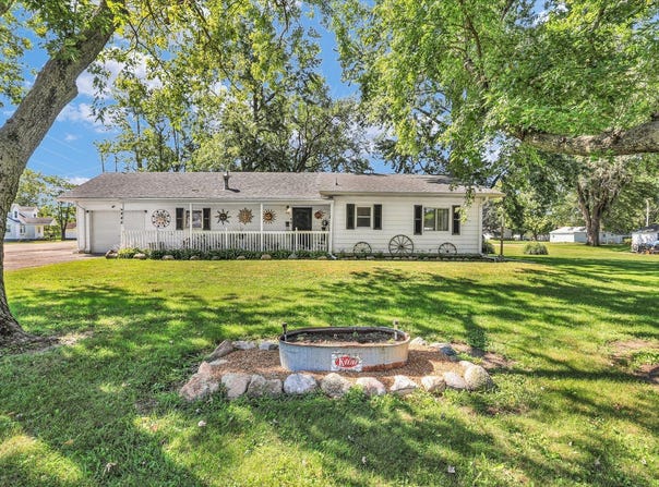 446 CHESTNUT Street E, Paxton, IL 60957