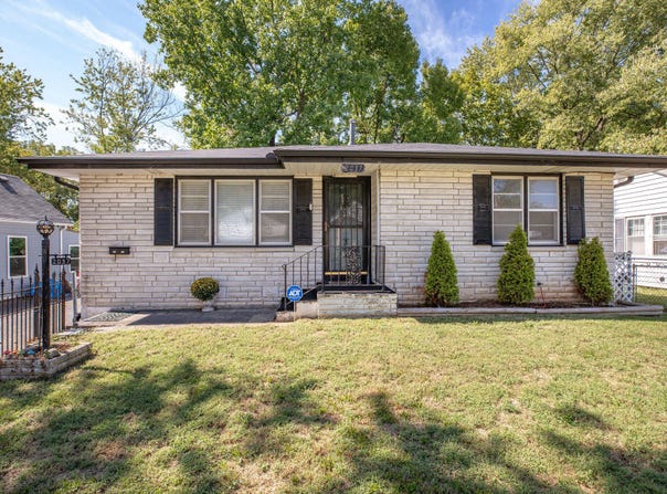 2037 N Weller Avenue, Springfield, MO 65803