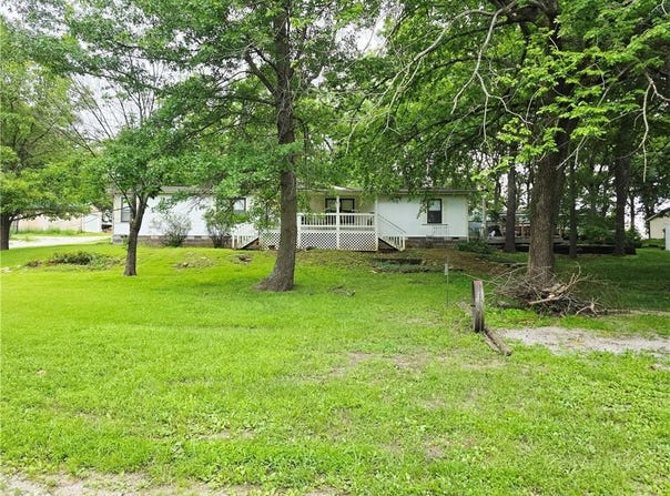 58 N longview Road, Pleasanton, KS 66075