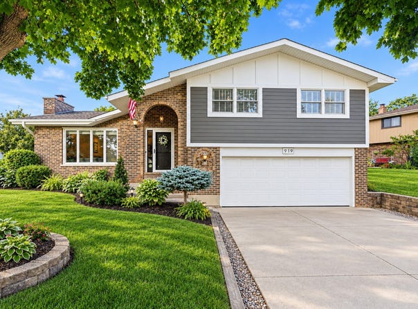 919 Hillview Drive, Lemont, IL 60439