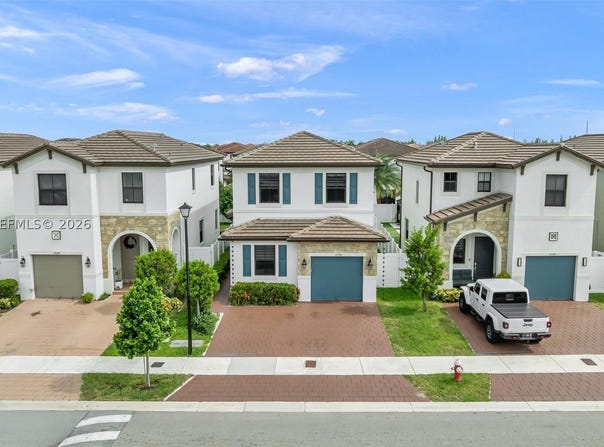 3538 W 108th St, Hialeah, FL 33018