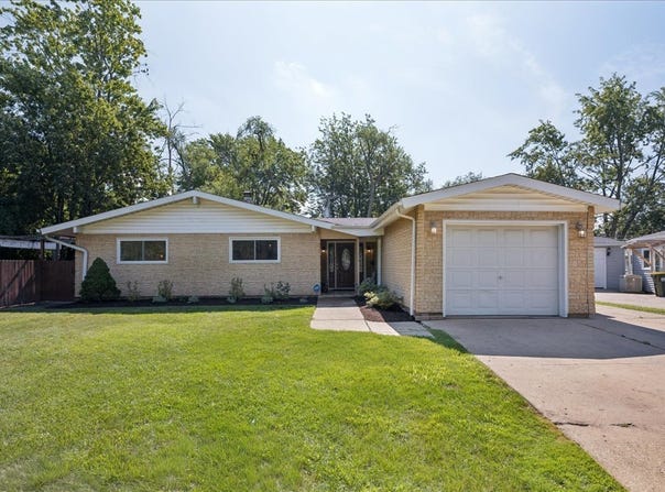 453 Elder Lane, Glenview, IL 60025