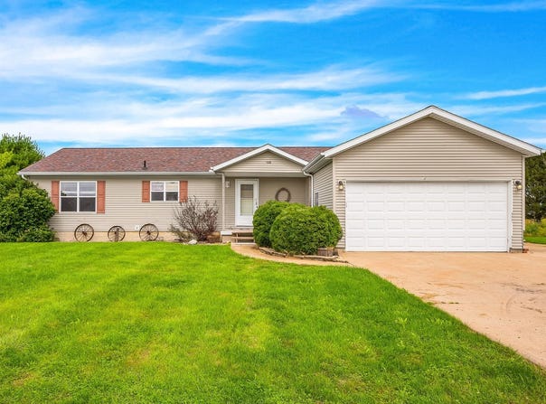 108 W Ririe Place, Flanagan, IL 61740
