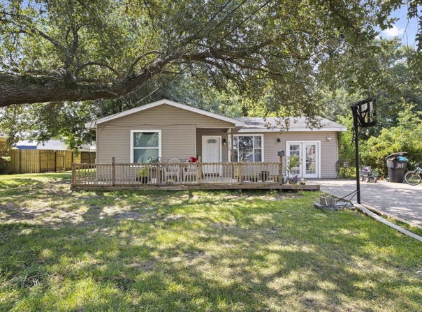 315 N 3rd St, Nederland, TX 77627