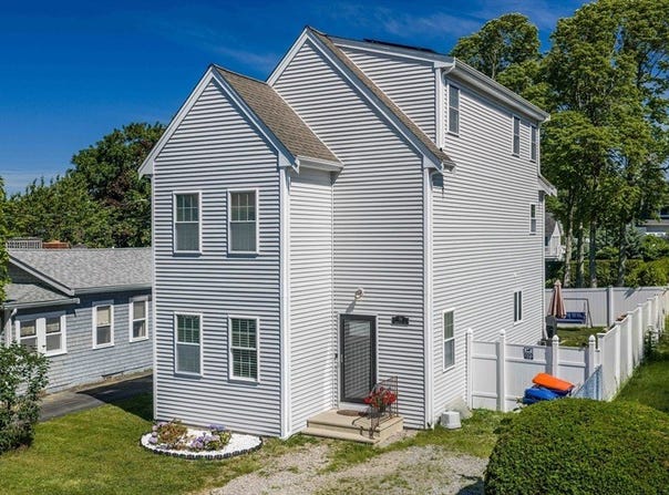 26 Briercliffe Rd, Fairhaven, MA 02719