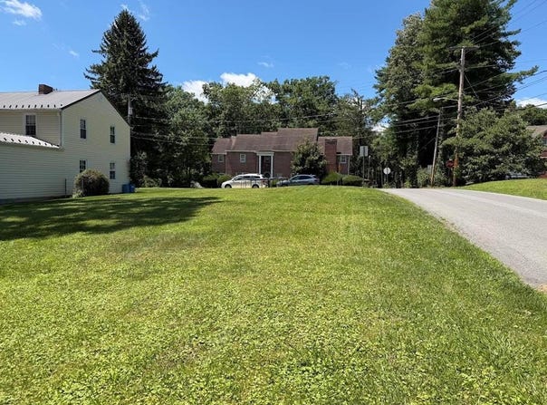 Queen Street, BECKLEY, WV 25801