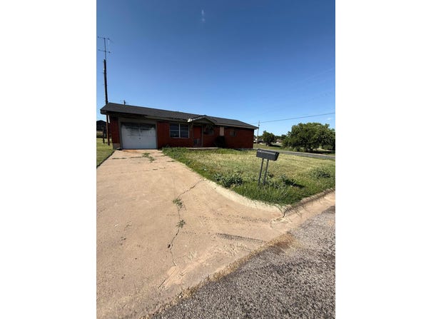 721 E 15th Avenue, Pampa, TX 79065