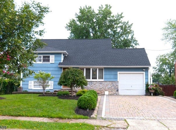 11 Mastogen Dr, Somerville Boro, NJ 08876