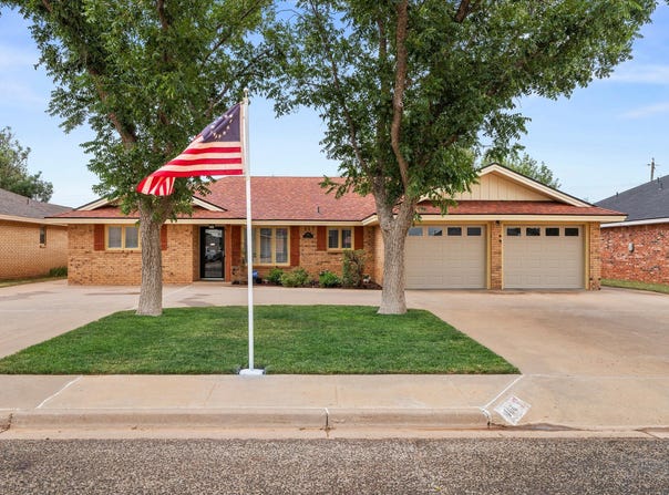 406 E Jackson Street, Levelland, TX 79336