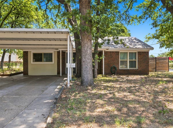 720 Thersa Drive, River Oaks, TX 76114