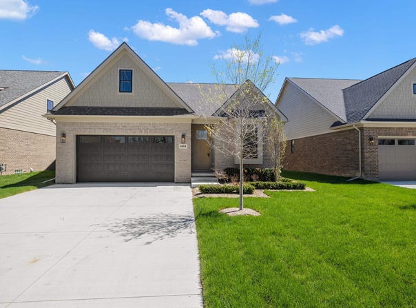 5872 Willow Grove Drive, Troy, MI 48085