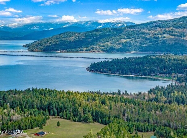 1025 Mountain Ridge Dr, Sagle, ID 83860
