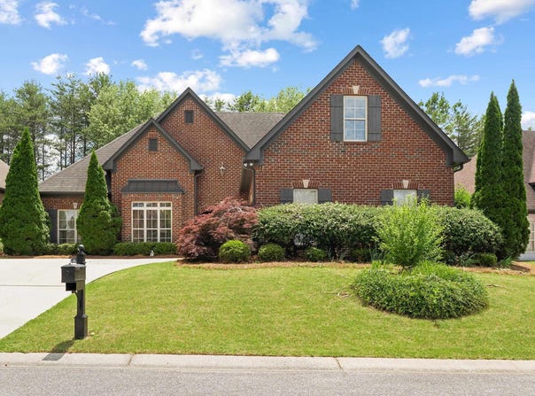 211 KENNISTON DALE, PELHAM, AL 35124