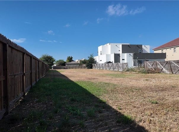 2433 E 22nd Street E, Mission, TX 78572