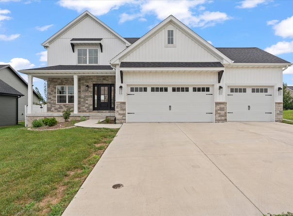 706 Isabella Drive, Mahomet, IL 61853
