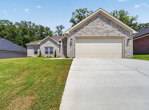 5009 Springwood Circle, Bryant, AR 72022