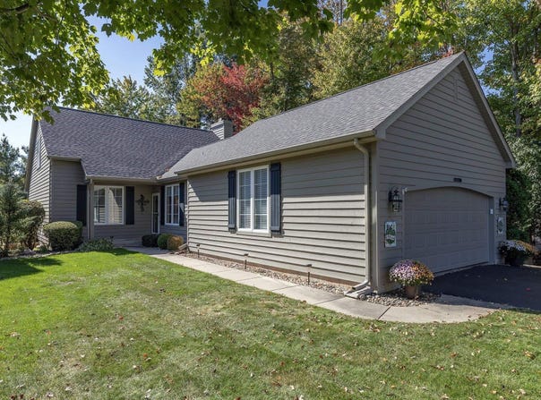 1609 S Lake George Drive, Mishawaka, IN 46545-4069