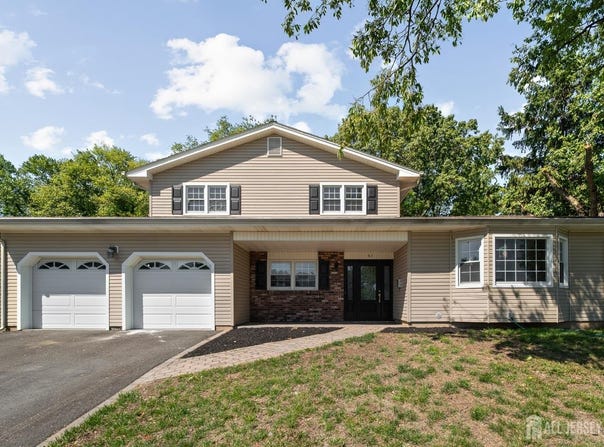 41 Oakwood Drive, Sayreville, NJ 08859
