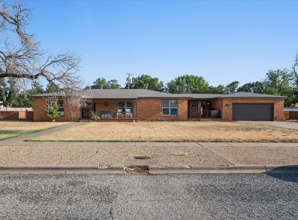 904 E Cardwell Street, Brownfield, TX 79316