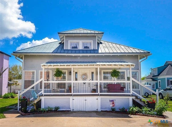 205 Main Street, Palacios, TX 77465