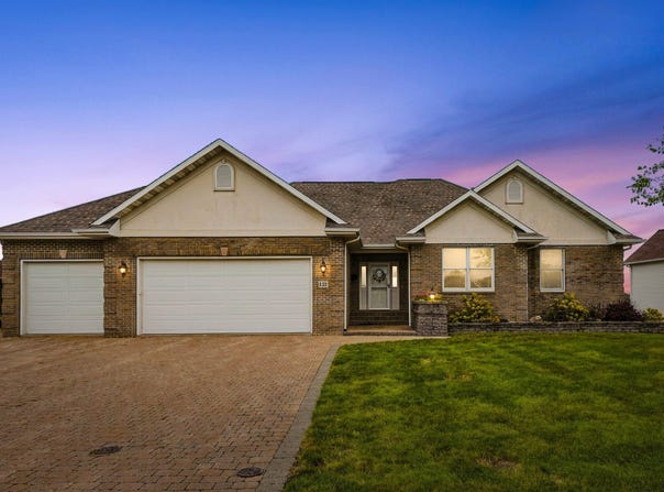 152 Eagle Ridge Dr., Waverly, IA 50677