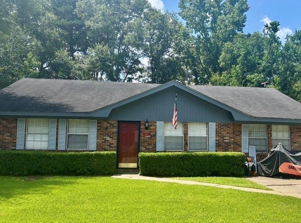42 Clairmont Circle, LAUREL, MS 39440