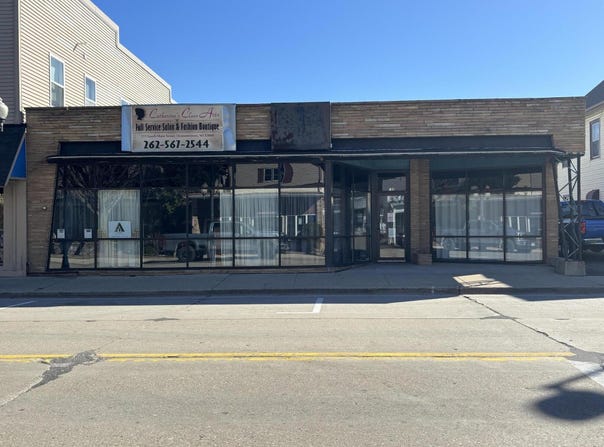 111 S Main St, Oconomowoc, WI 53066