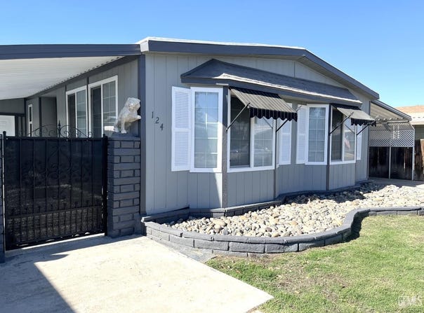 400 E Roberts Lane, Bakersfield, CA 93308