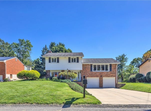 146 S Jamestown Rd, Moon/Crescent Twp, PA 15108
