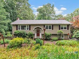 35 Nutmeg Lane, Shelton, CT 06484