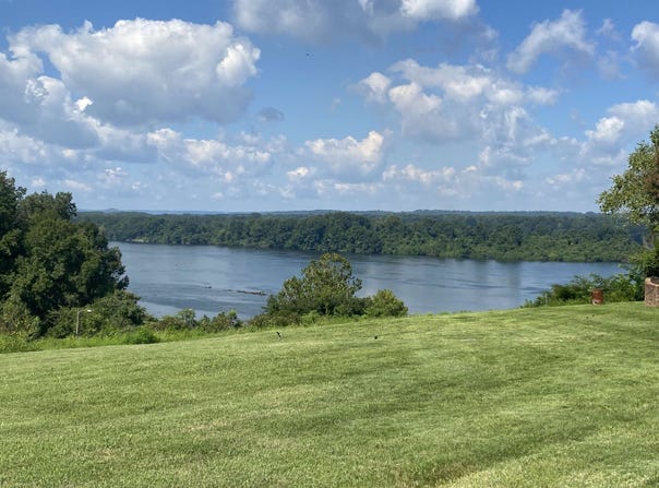 00011 Clear View Dr, Sheffield, AL 35660