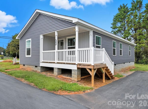 2102 24th Avenue NE, Hickory, NC 28601