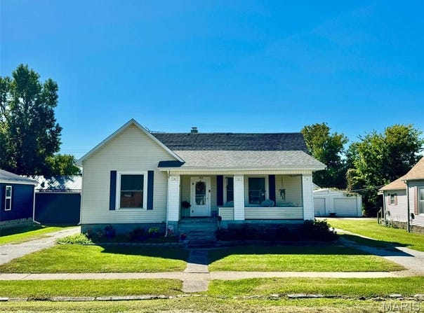209 E Walnut, Shelbina, MO 63468