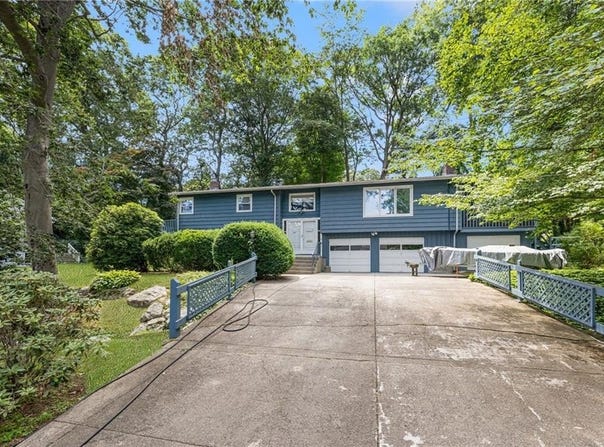 58 Rip Van Winkle Circle, Warwick, RI 02886