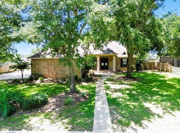 3024 Oakleigh Circle, Ocean Springs, MS 39564