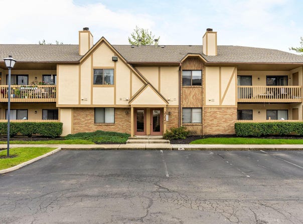 2221 Hedgerow Road, Columbus, OH 43220