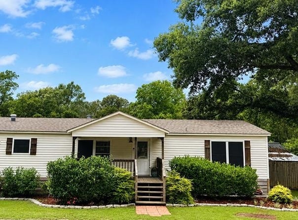 74 Nine Oaks Rd, Carriere, MS 39426