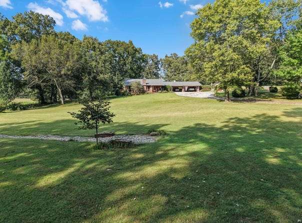 2304 Hamlin Drive, PARIS, TN 38242